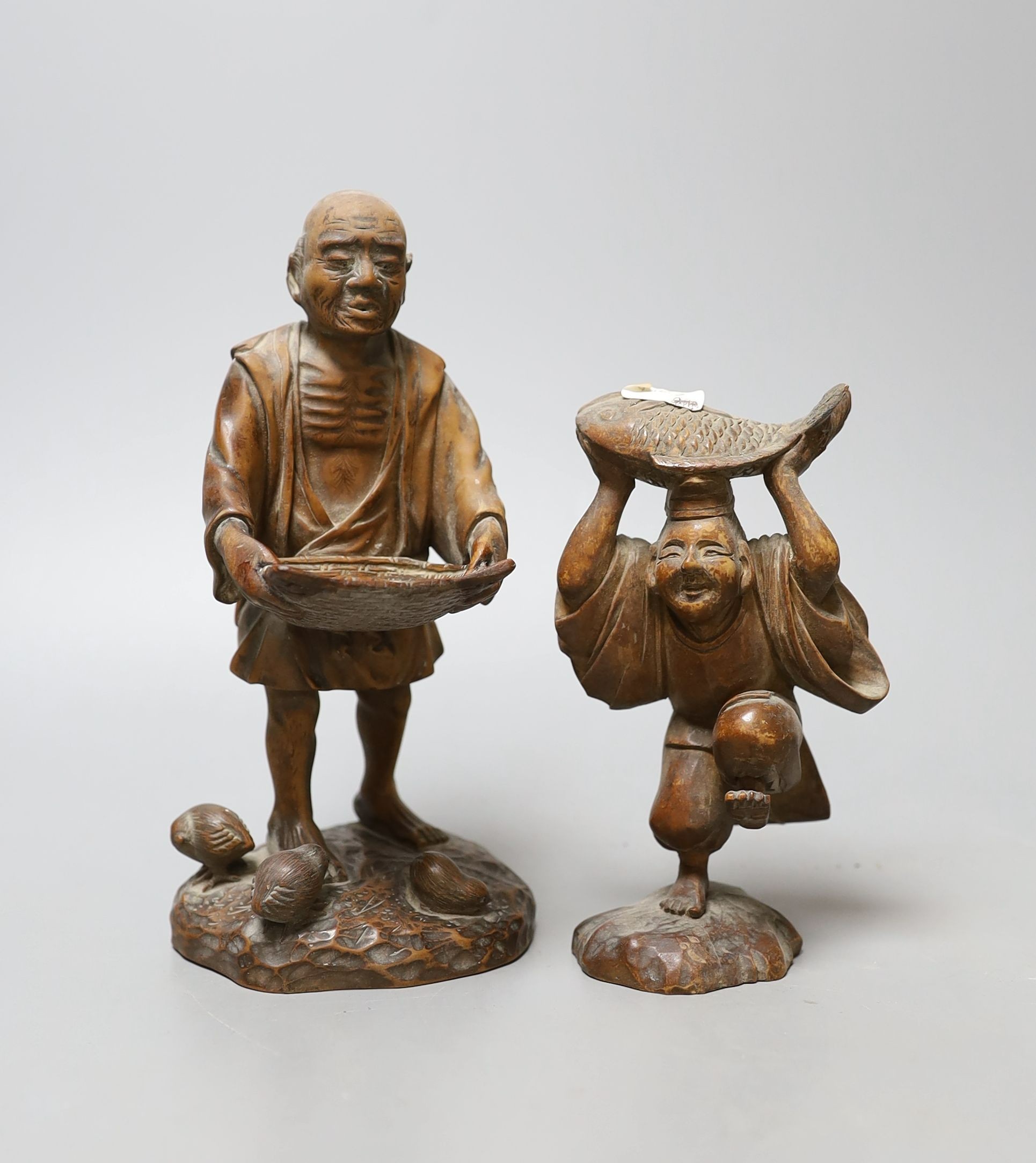 Two Japanese boxwood figures, Meiji period, tallest 15cm